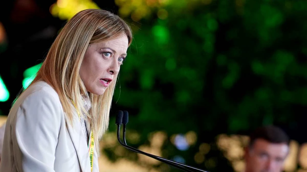 Giorgia Meloni al Congresso Uil: “Io l’unica farlo”. Salari e pensioni, schiaffo a Landini