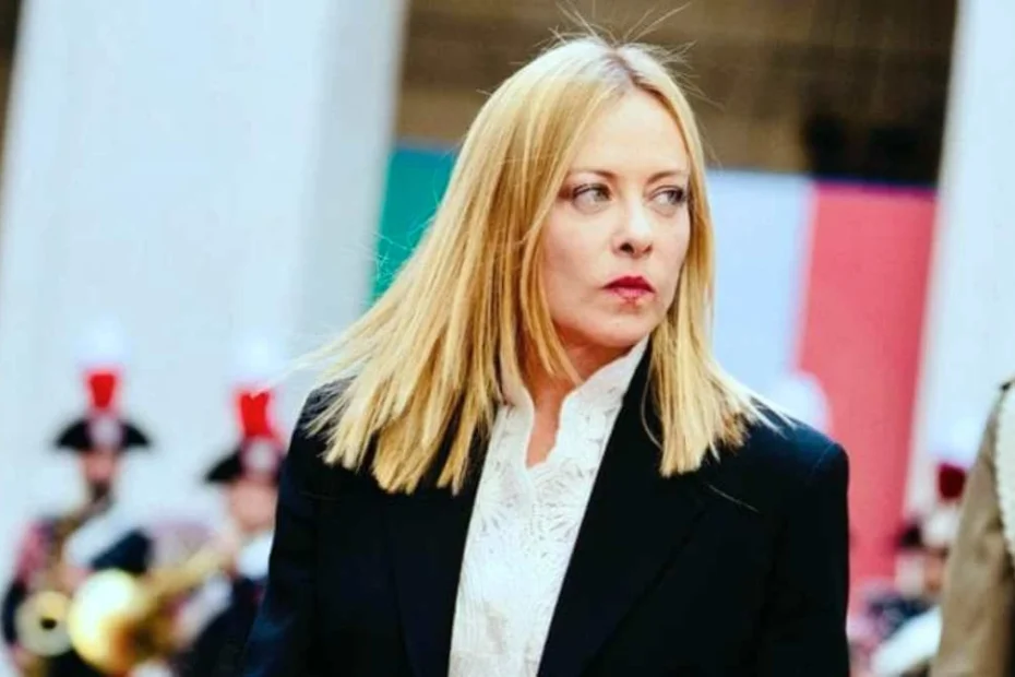Giorgia Meloni durante un intervento pubblico