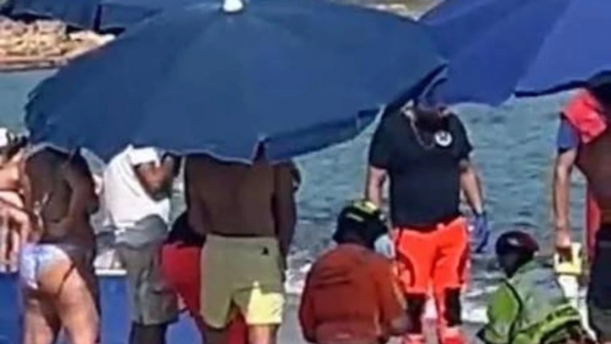 urla disperate orrore spiaggia