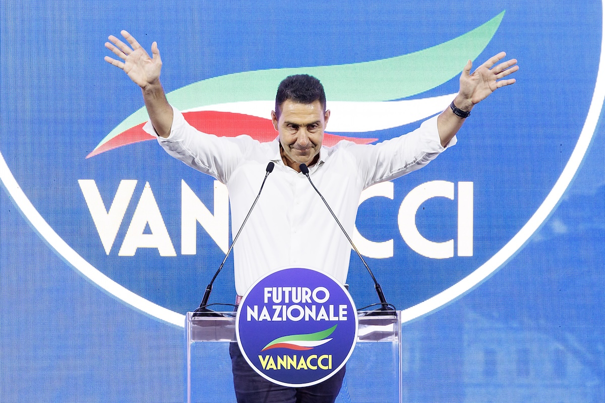 Vannacci, questa non ci voleva: arriva la brutta notizia per lui