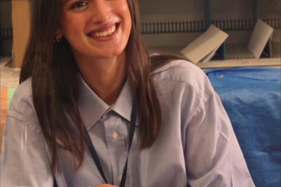 Operatrice allo sportello nel secondo spot SLP-CISL
