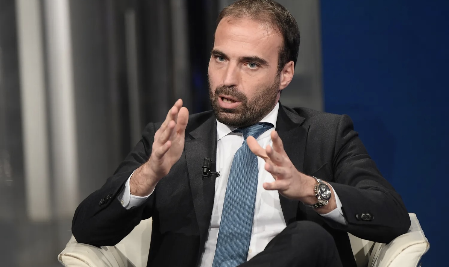“Pronto a passare con Meloni”. Centrodestra, la clamorosa indiscrezione sul politico: spunta l’incontro segreto