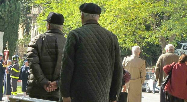 Aiuto economico, come funziona il sussidio in manovra e a chi spetta